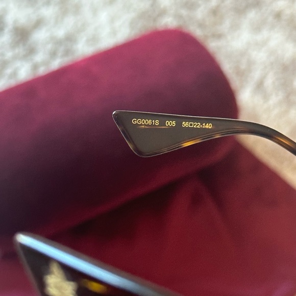 Gucci Sunglasses - Picture 5 of 7